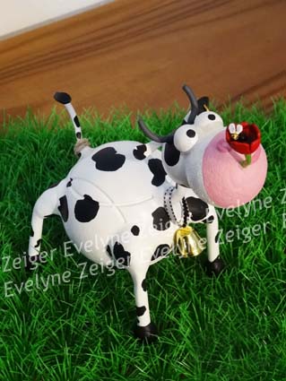 Vache d'apicultrice V12, BestiOle
Sculpture en métal, Création originale & unique
/ Evelyne Zeiger